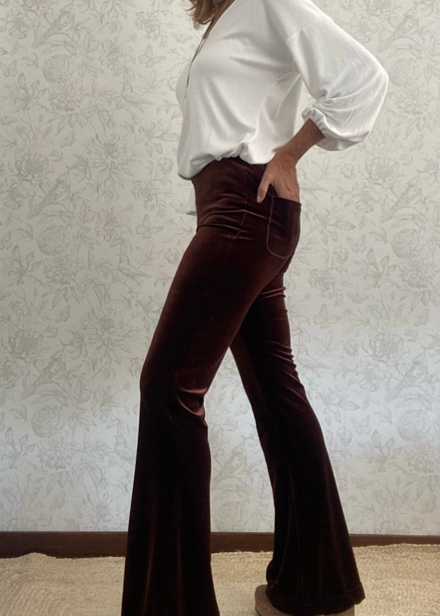 PANTALÓN VELVET CAMPANA OI23