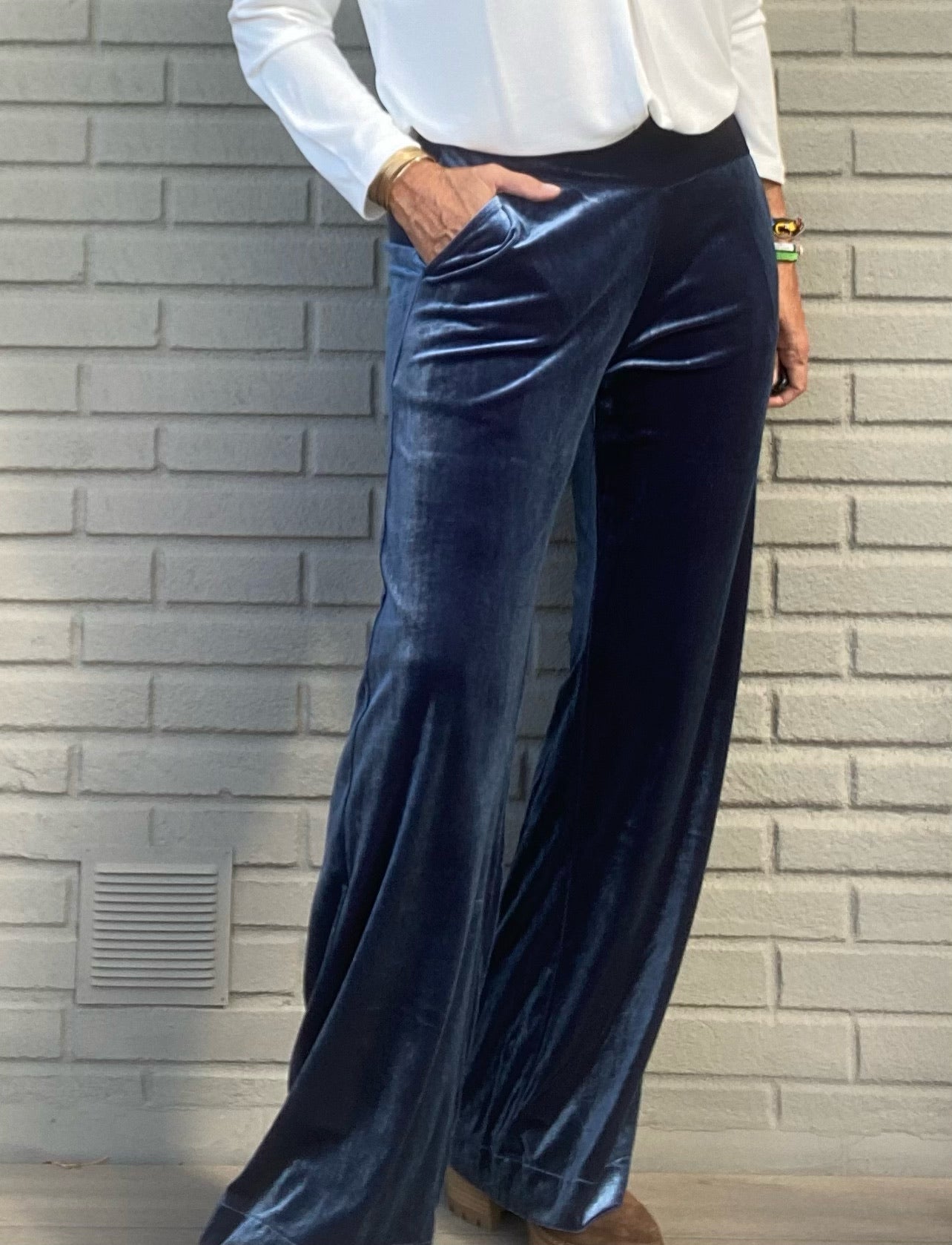 PANTALÓN ANCHO TERCIOPELO ATEMPORAL